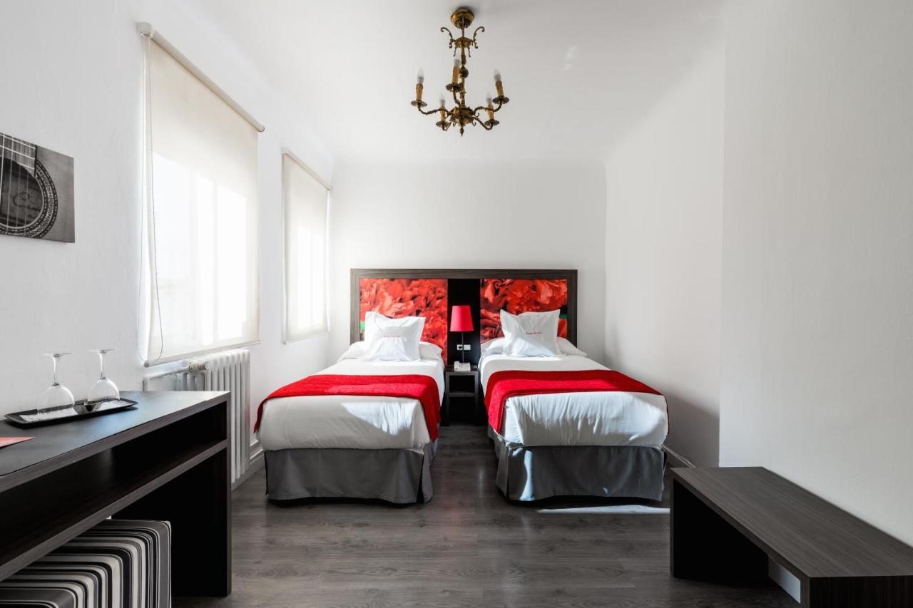Hotel Sevilla Bagian luar foto